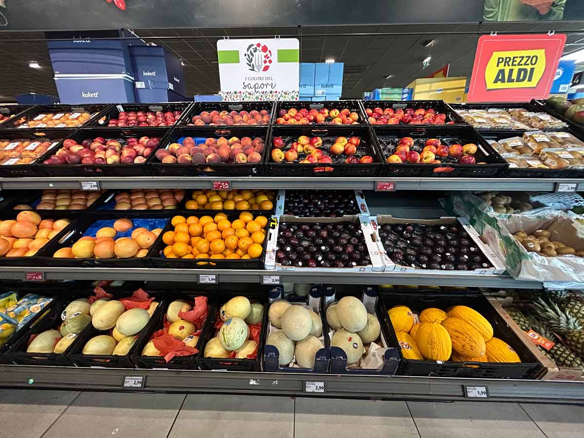 Meloni e angurie al punto vendita Aldi - foto IFN
